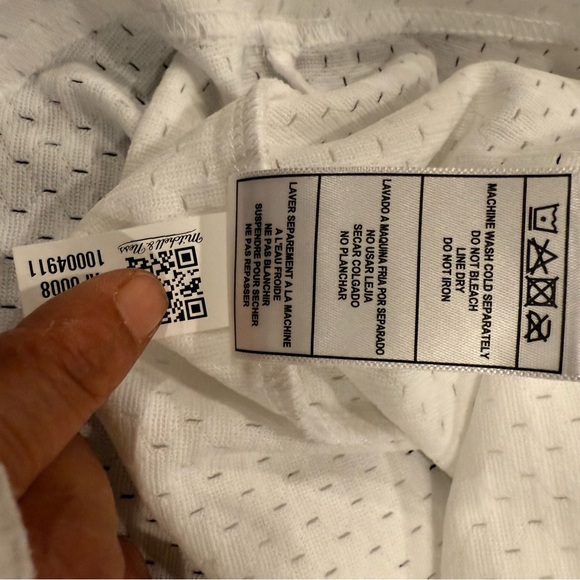 Mitchell & Ness White Chicago Cubs Jersey with Red and Blue Trim - Picture 6 of 10